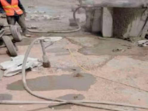 青羊水泥混凝土路面板底注浆技术 路面脱空注浆整治方案