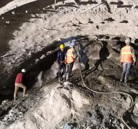 青羊拱顶带模注浆料的施工流程及注意事项